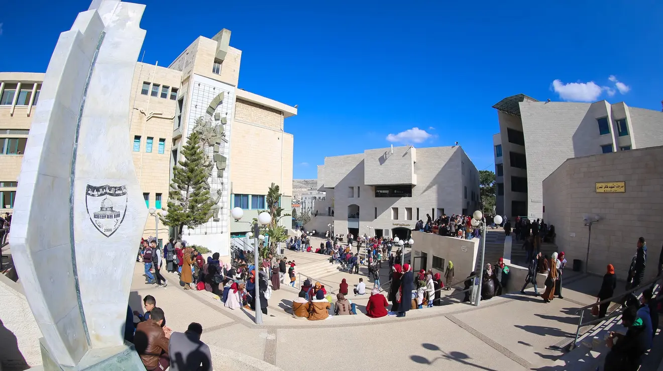 استئناف تغطية الرسوم الجامعية لأبناء موظفي الحكومة والأجهزة الأمنية